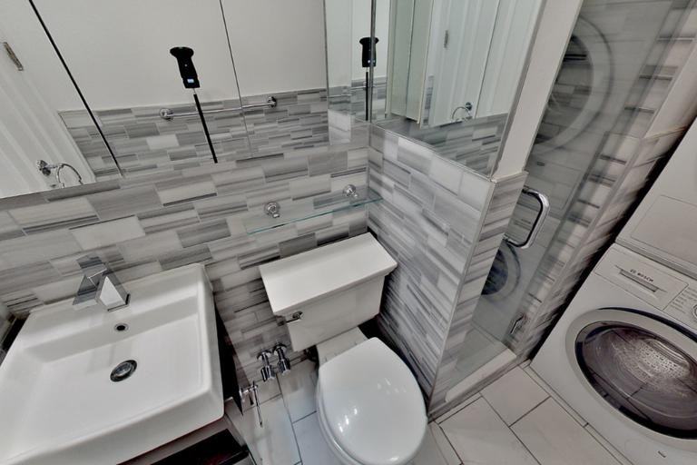 E 13th St #2F - Photo 4 of 5