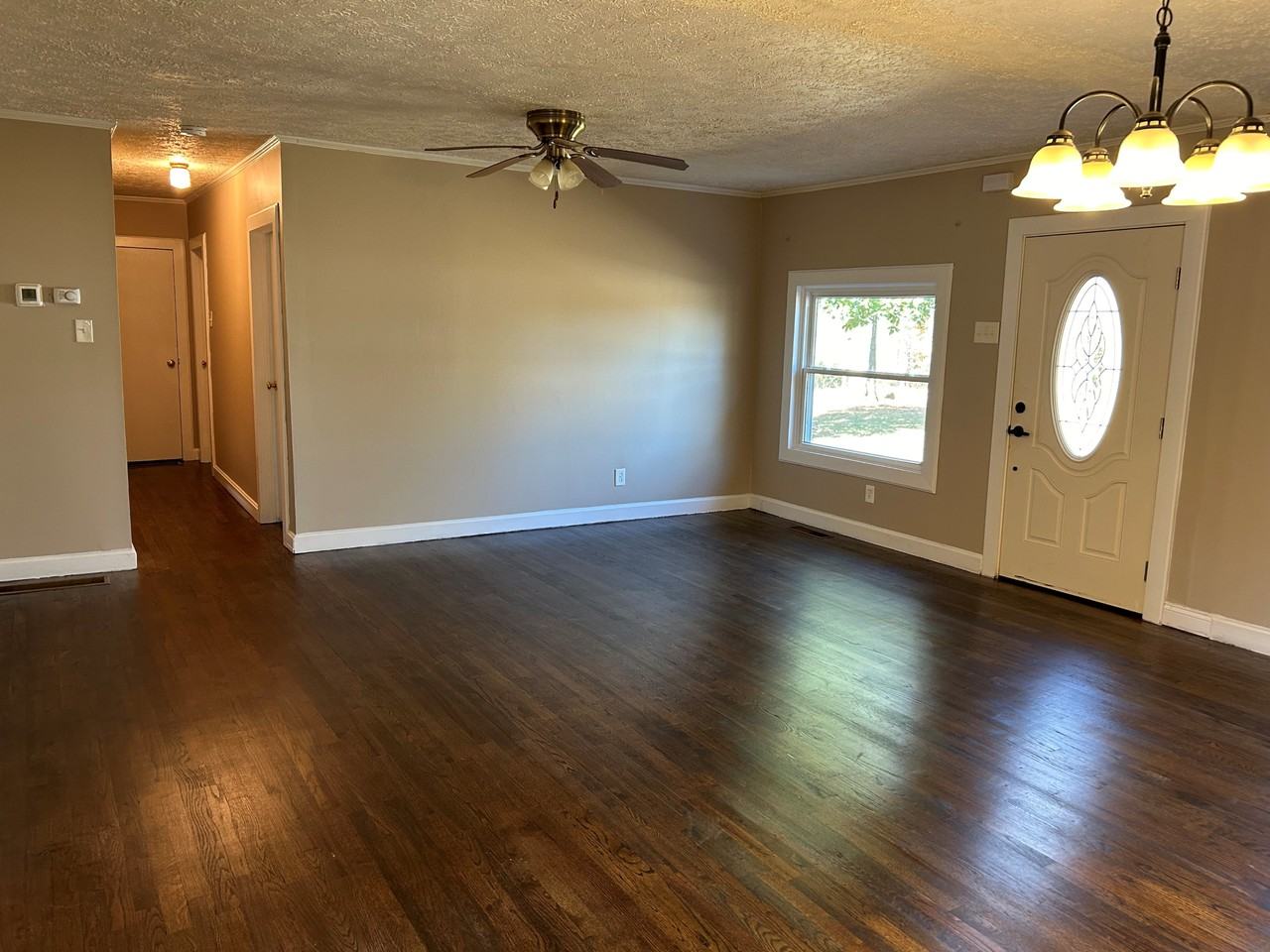 1402 Dewey St - Photo 3 of 11