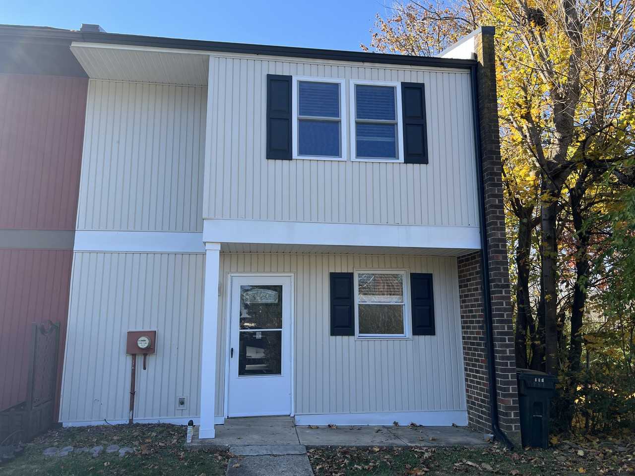 220 Westbury Ct - Photo 2 of 34