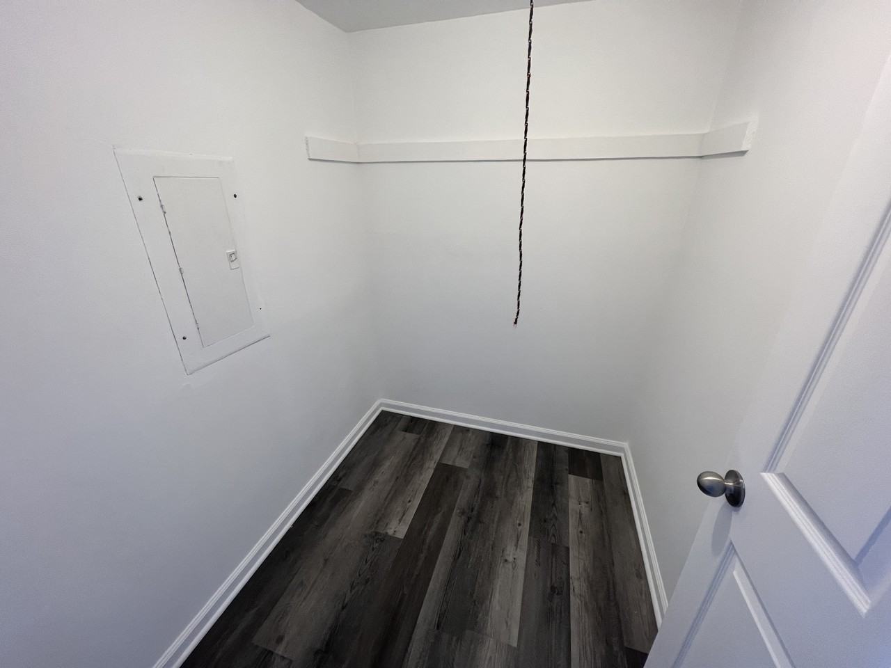 220 Westbury Ct - Photo 3 of 34