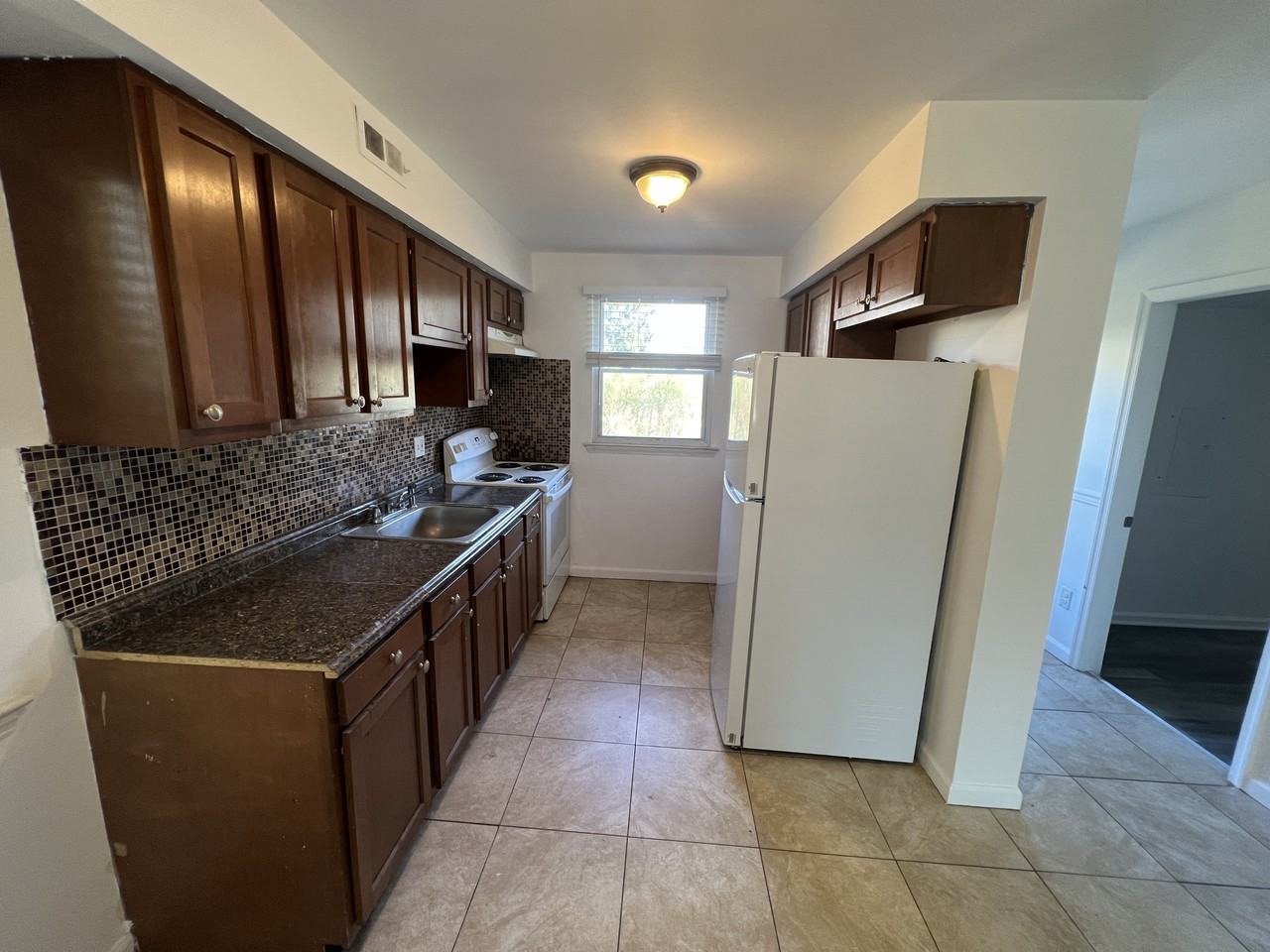 220 Westbury Ct - Photo 4 of 34