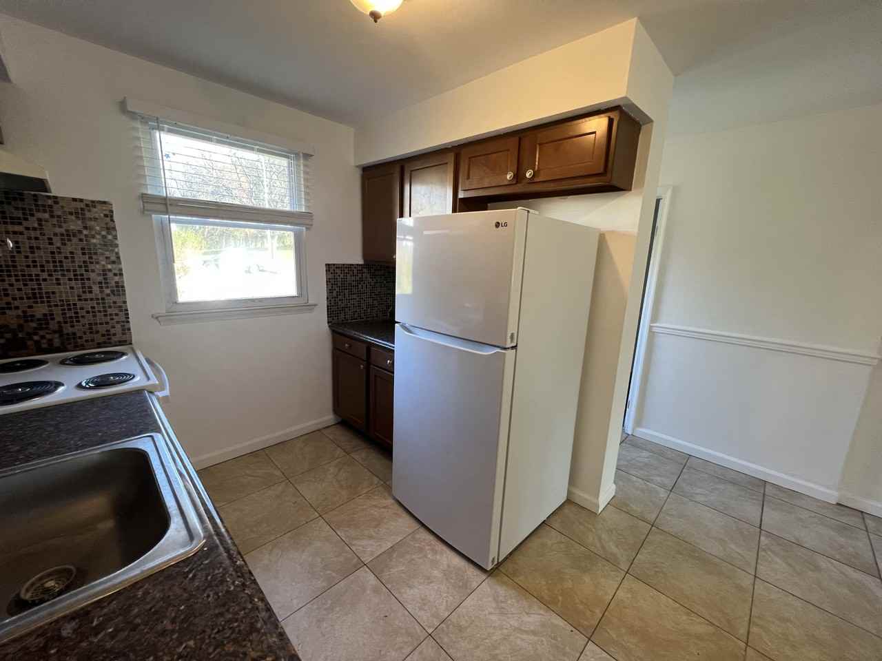 220 Westbury Ct - Photo 6 of 34