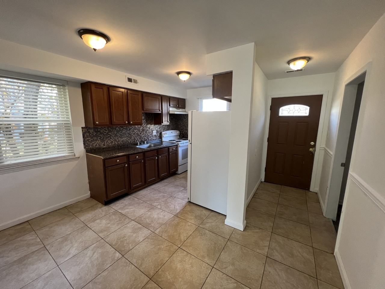 220 Westbury Ct - Photo 7 of 34