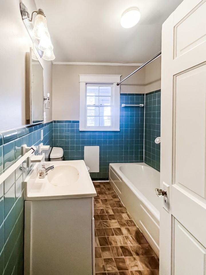 100 S Charlotte St - Photo 2 of 11