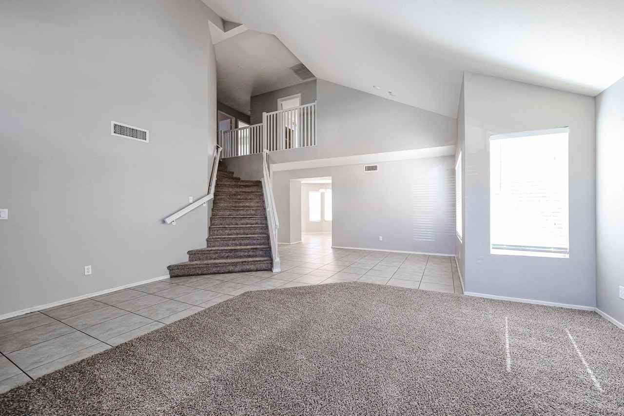 2361 W Myrtle Dr - Photo 6 of 33