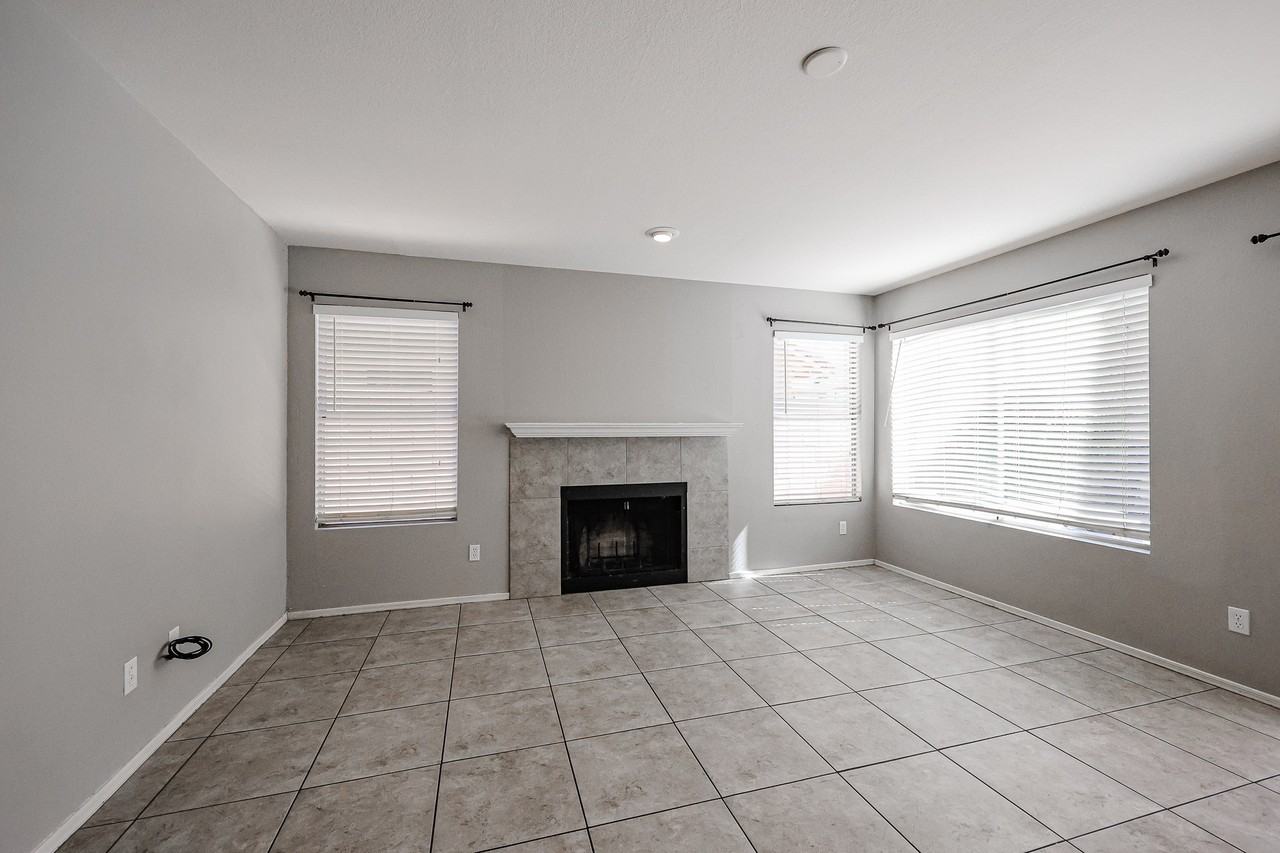 2361 W Myrtle Dr - Photo 7 of 33