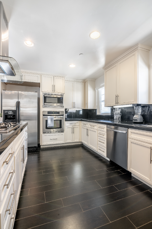 215 Alexander Ct - Photo 2 of 40