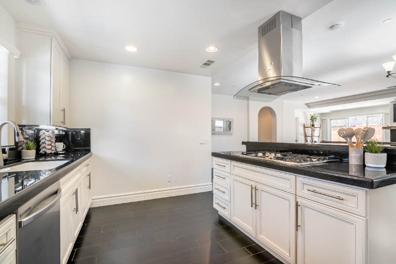 215 Alexander Ct - Photo 6 of 40