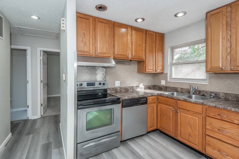 2560 Braintree Dr - Photo 2 of 24