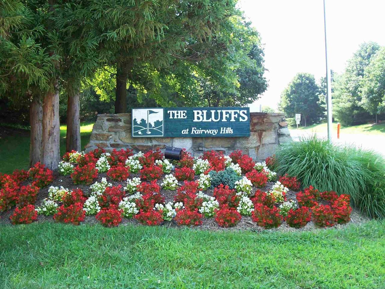 Apartments Near The Bluffs at Fairway Hills