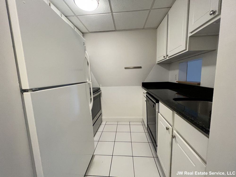 300 Lowell St #22 - Photo 2 of 9