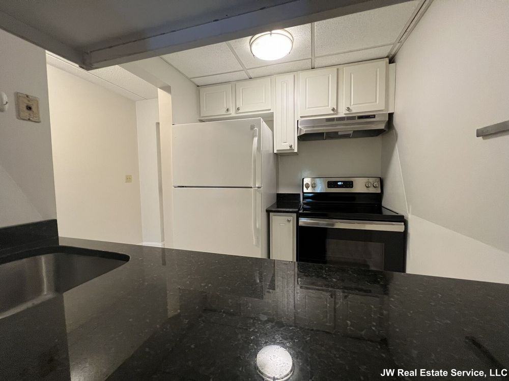 300 Lowell St #22 - Photo 3 of 9