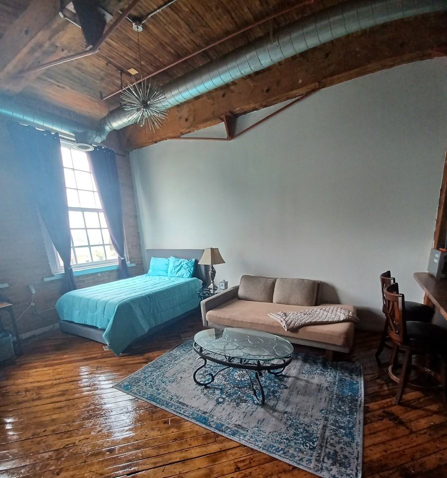 Mount Elliott St 342, Detroit, MI 48207 Studio Apartment for 1,500