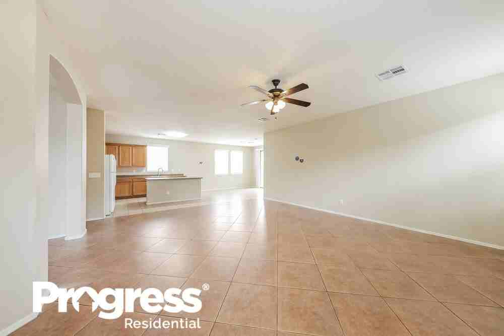 15558 W Laurel Ln - Photo 3 of 16