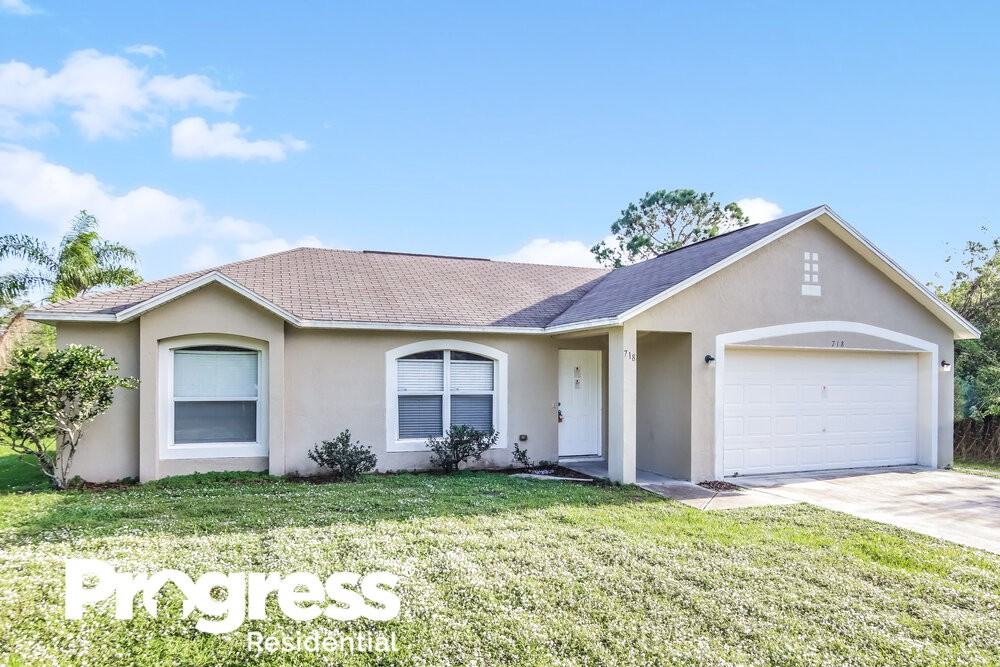 718 Reading St Se - Photo 3 of 16