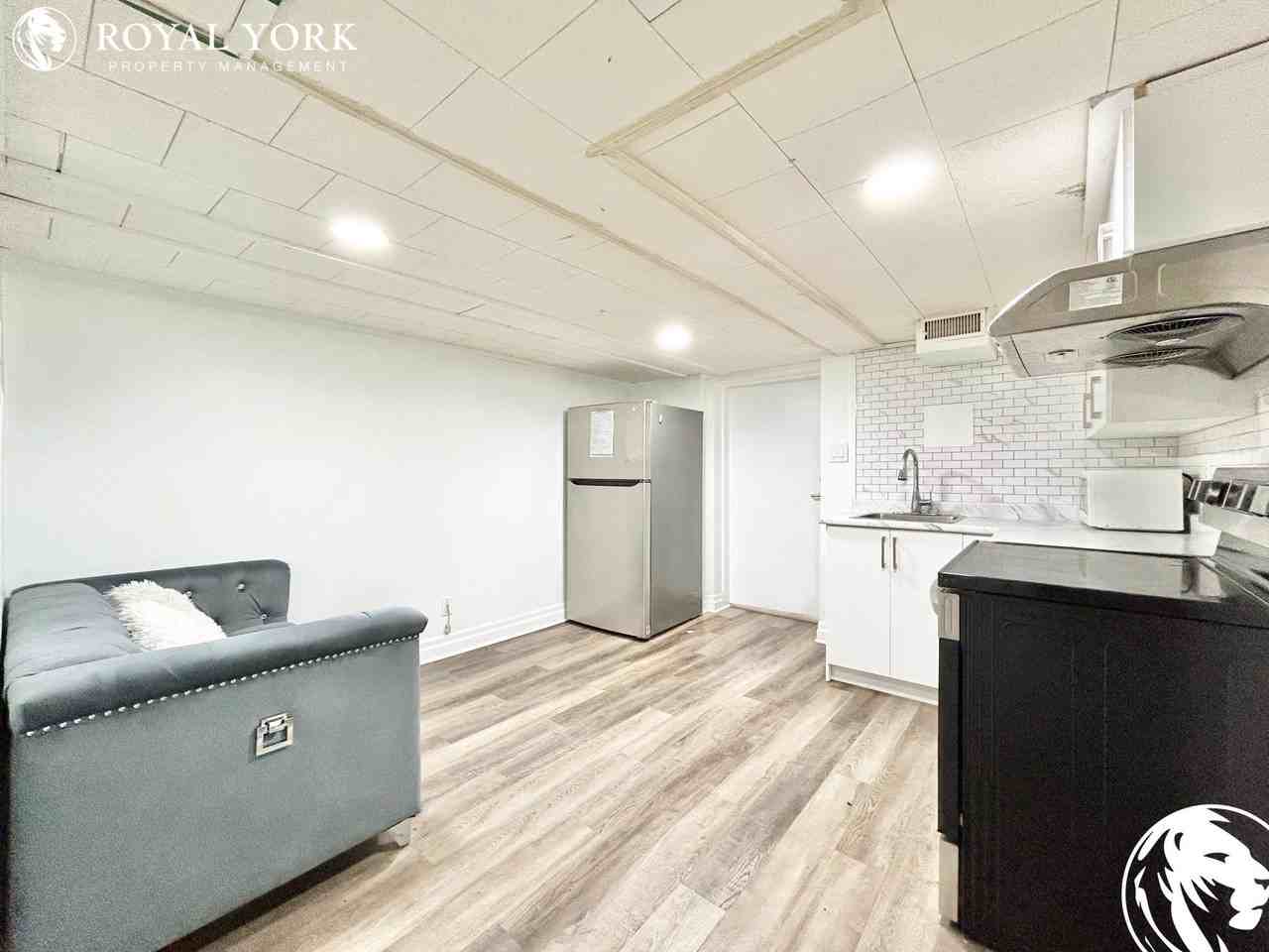 324 Barton St E #2 - Photo 2 of 18