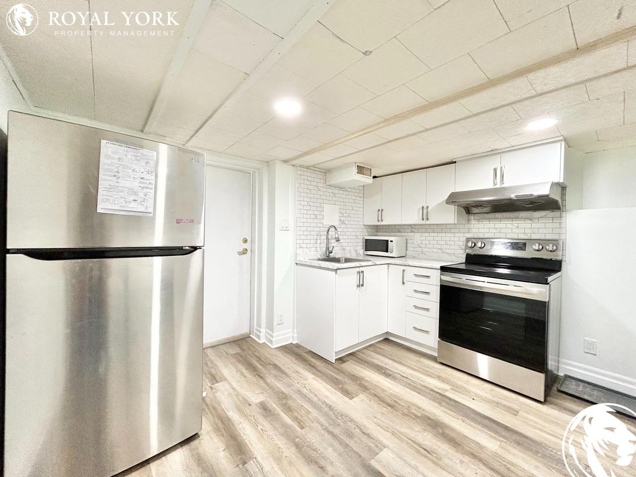 324 Barton St E #2 - Photo 3 of 18