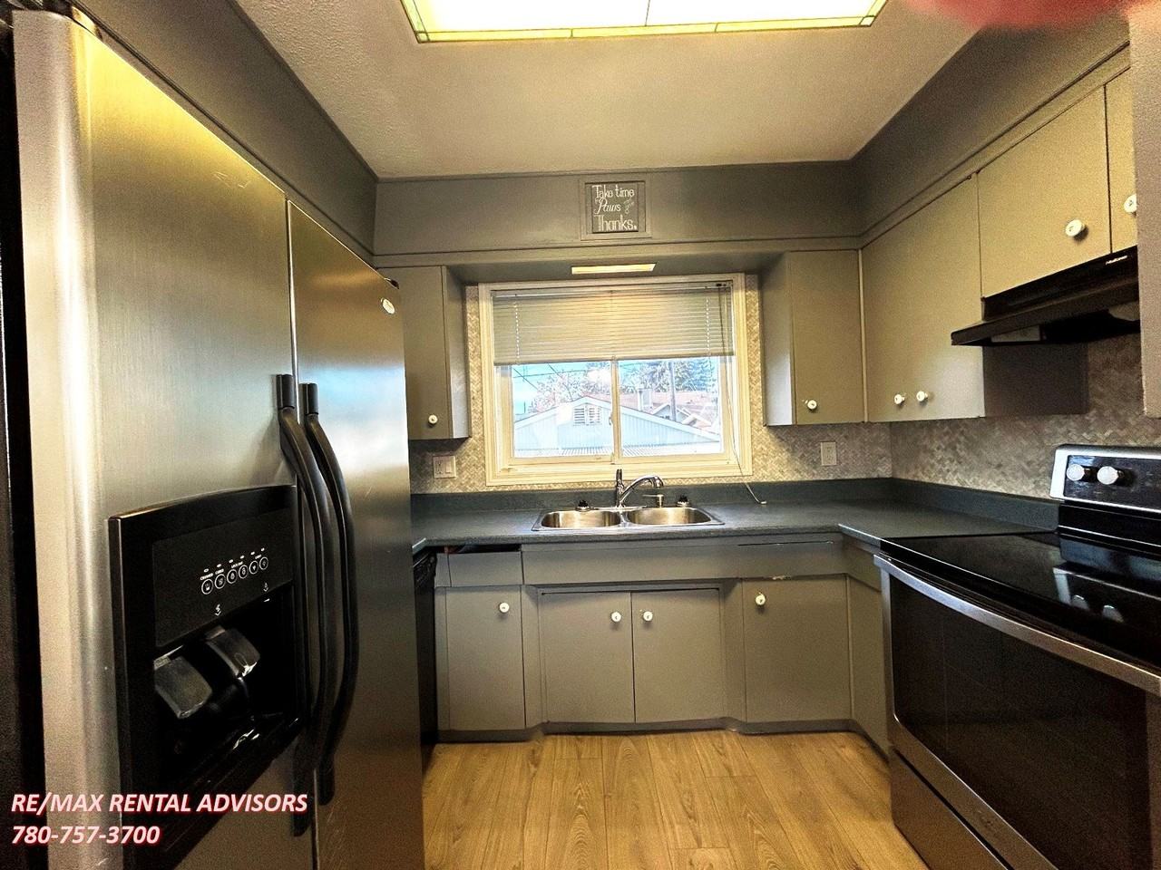 12224 40 St Nw - Photo 2 of 18