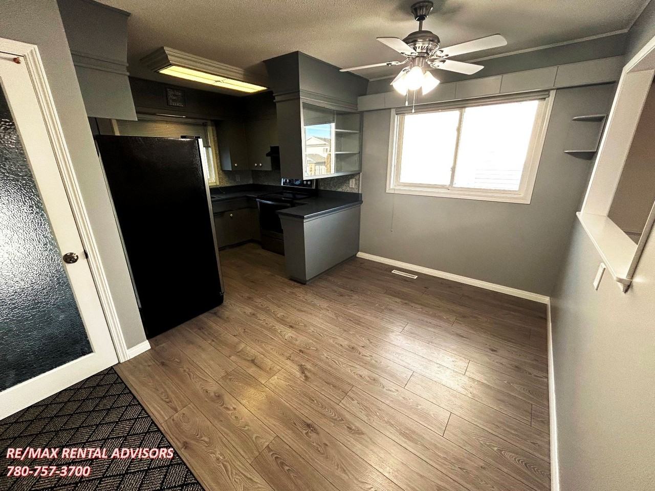 12224 40 St Nw - Photo 3 of 18