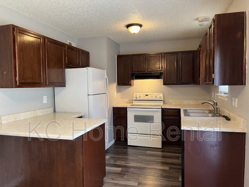 7300 E 118th Ter - Photo 2 of 29