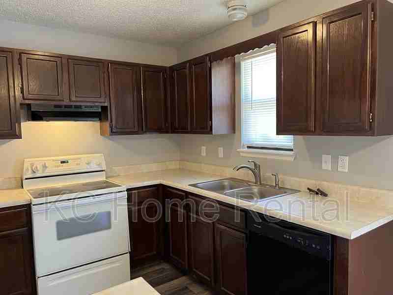 7300 E 118th Ter - Photo 3 of 29