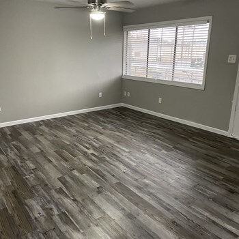 LANDMARK - Photo 3 of 9