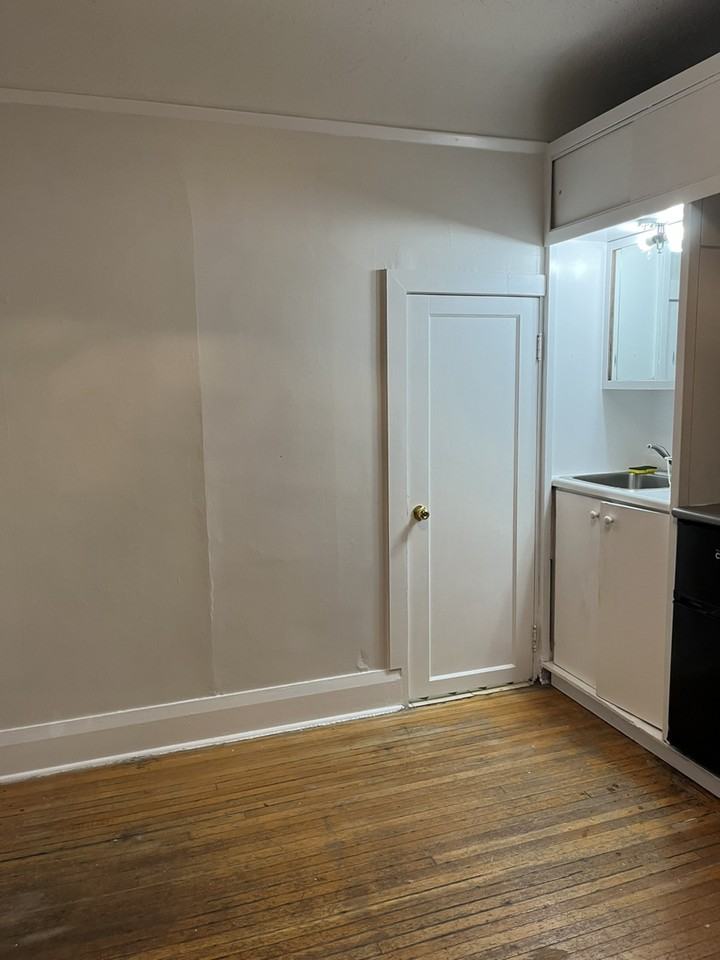 318 Indian Rd - Photo 5 of 9