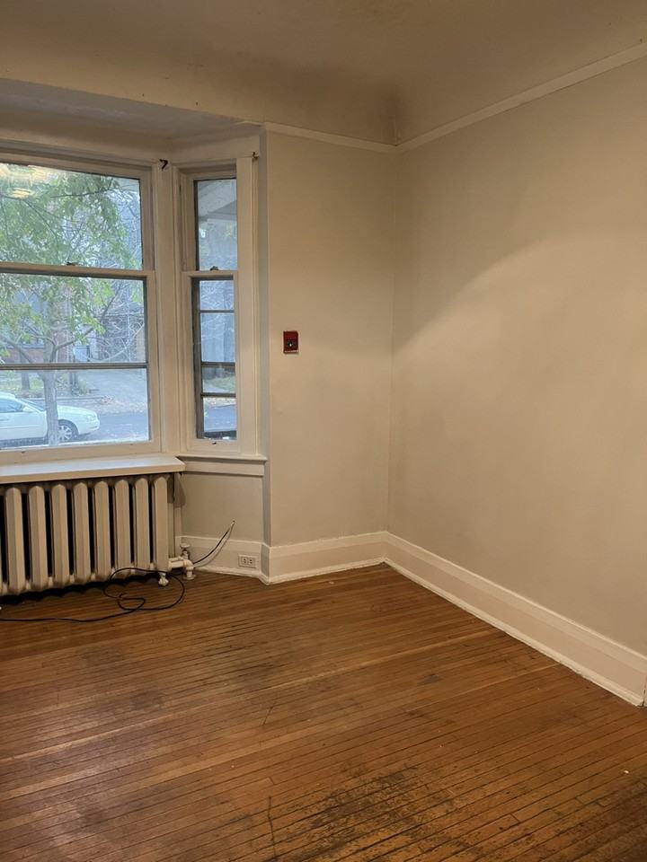 318 Indian Rd - Photo 6 of 9