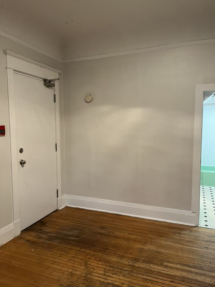 318 Indian Rd - Photo 7 of 9