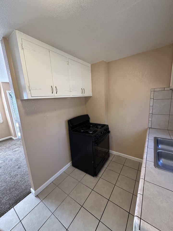 3340 Riverview Dr #1 - Photo 4 of 17