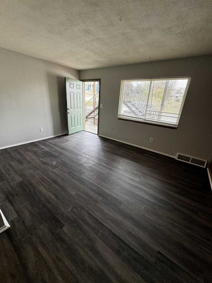605 Ewing Ave #605 - Photo 3 of 8