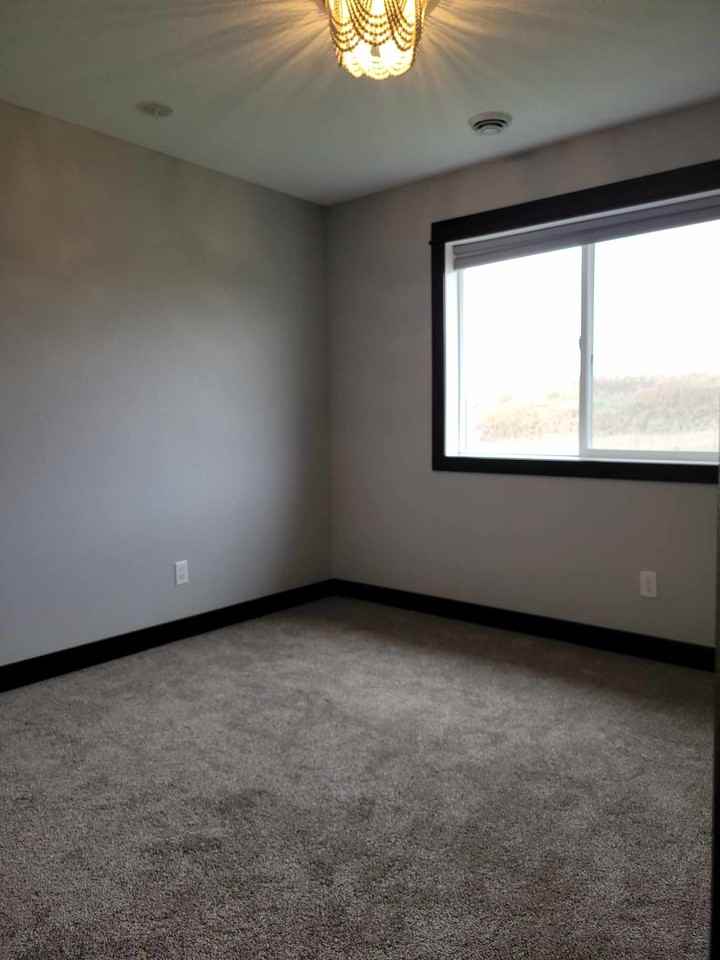 576 Oakwood Dr #NA - Photo 3 of 18