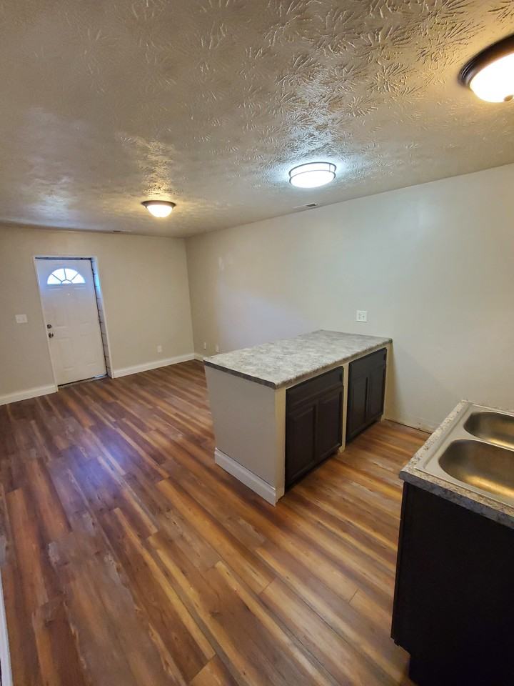 624 14th St #624 - Photo 3 of 10