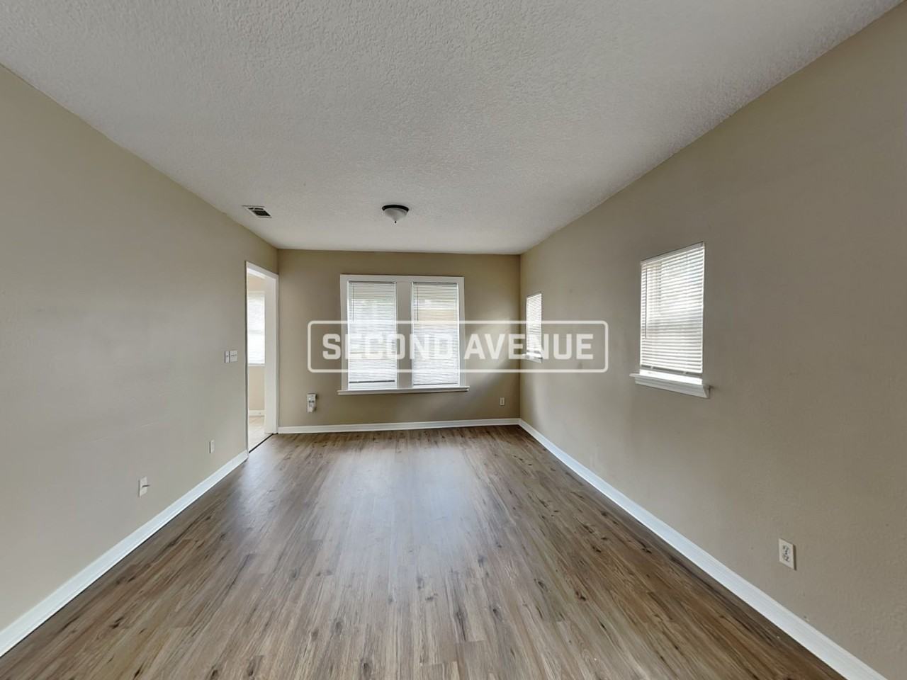 1740 N Myrtle Ave - Photo 3 of 19