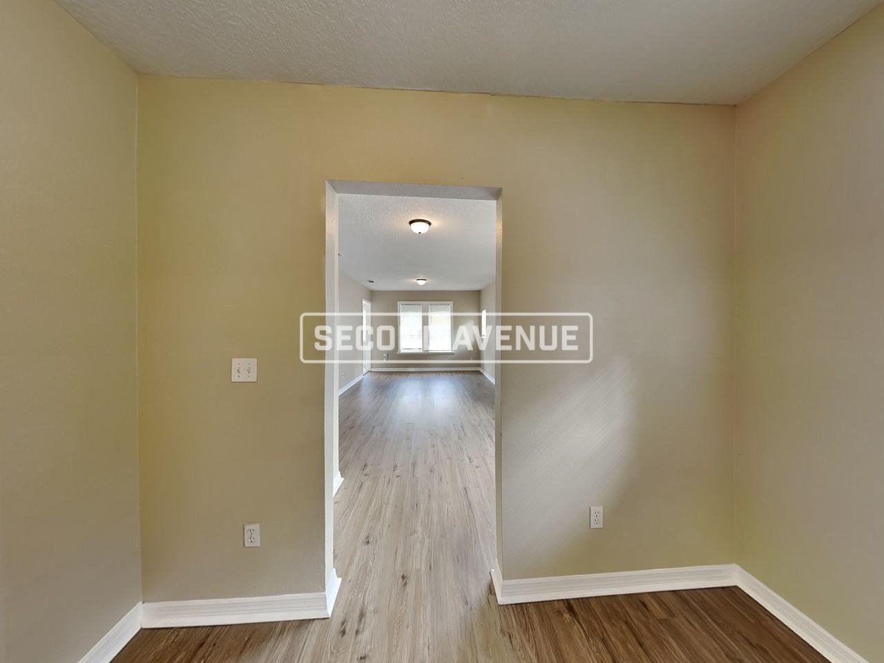 1740 N Myrtle Ave - Photo 4 of 19