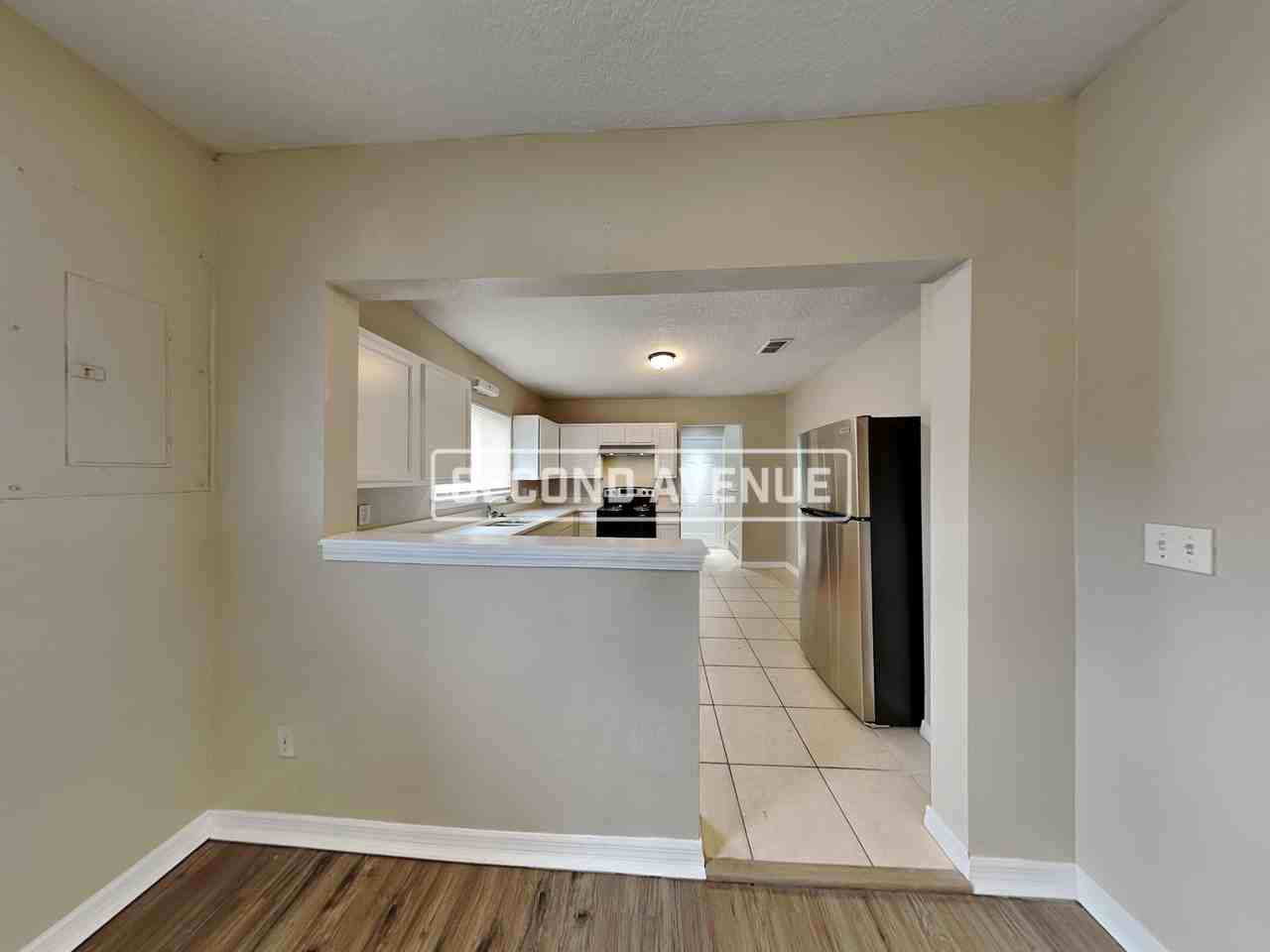 1740 N Myrtle Ave - Photo 5 of 19