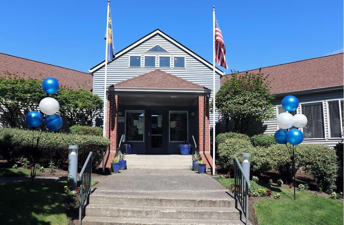 1167 Nw Wallula Ave - Photo 2 of 22