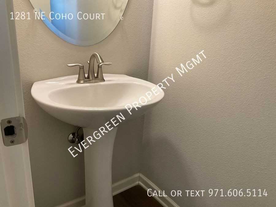 1281 Ne Coho Ct - Photo 3 of 25