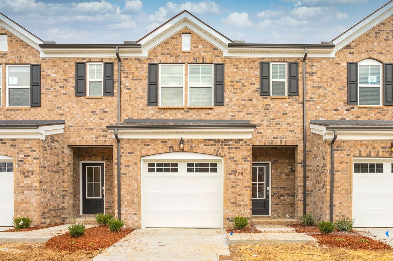 528 Medwyk Dr - Photo 2 of 40