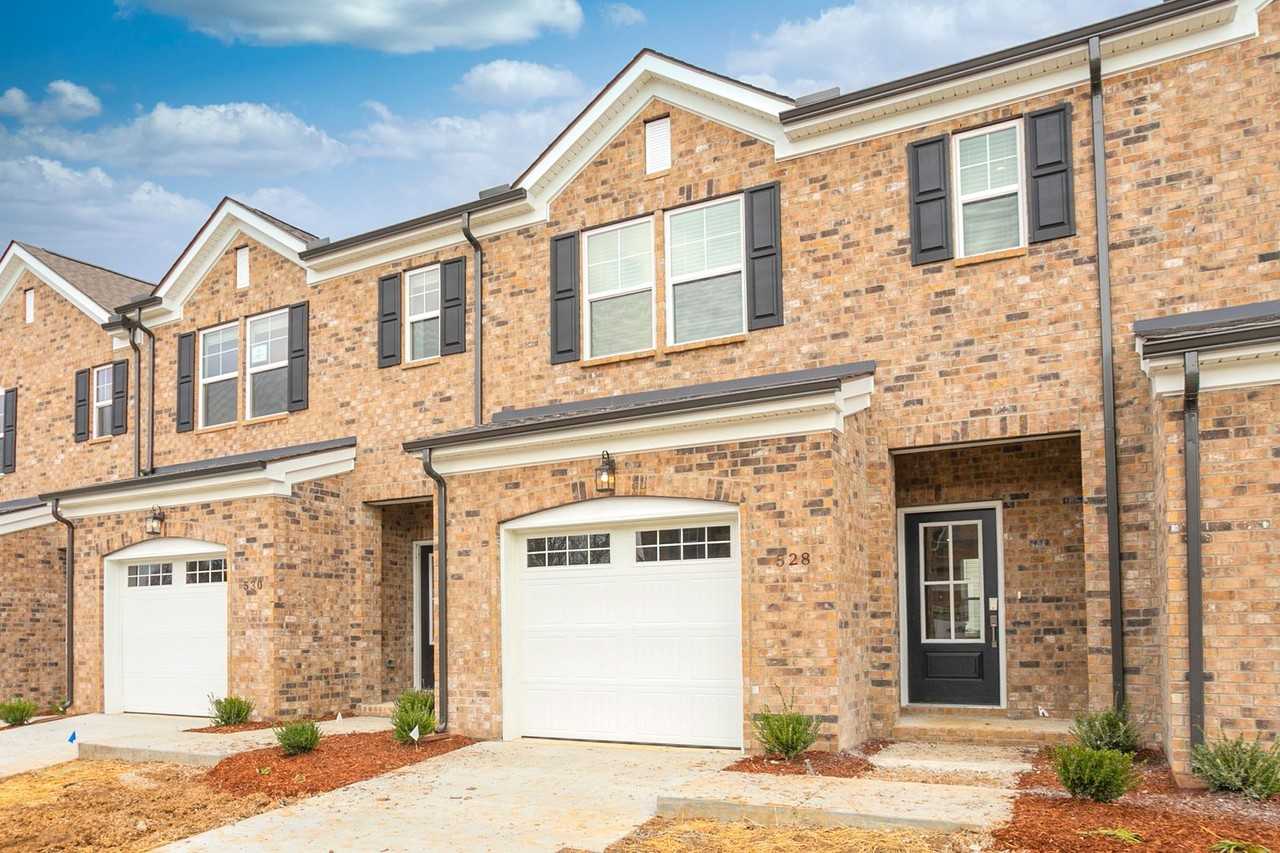 528 Medwyk Dr - Photo 3 of 40