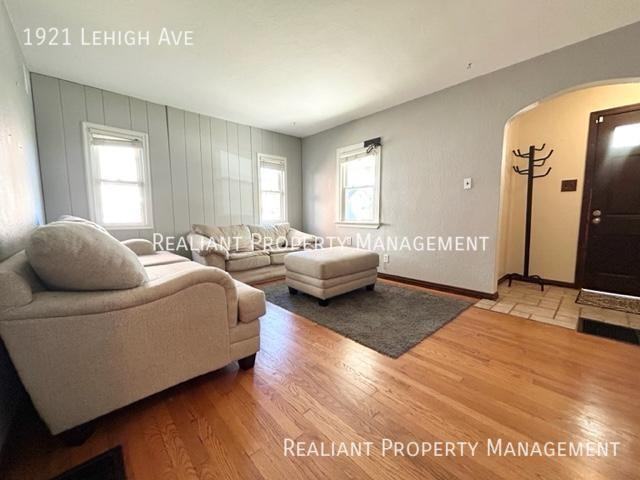 1921 Lehigh Ave - Photo 3 of 12