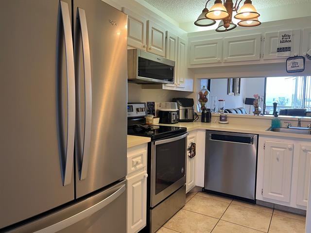 3138 Via Poinciana #403