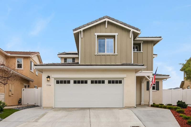 7284 Wembley St - Photo 5 of 41