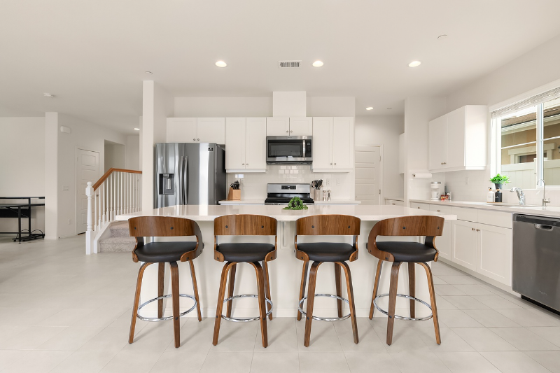 7284 Wembley St - Photo 2 of 41