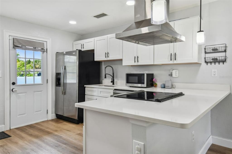 10210 Lola St - Photo 2 of 22