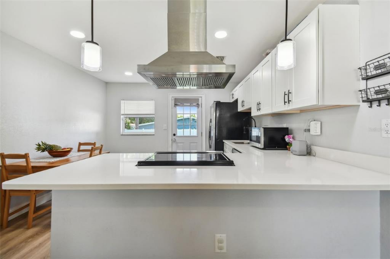 10210 Lola St - Photo 3 of 22