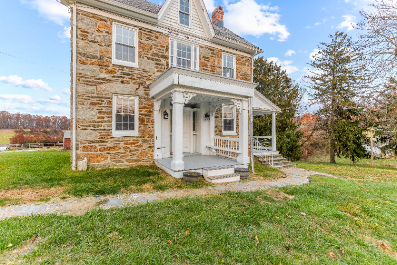 18429 Middletown Rd - Photo 3 of 25