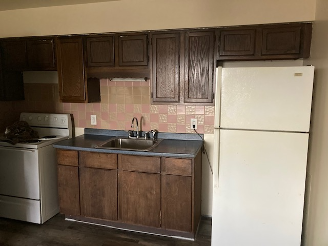 214 Eastwood Dr - Photo 2 of 9