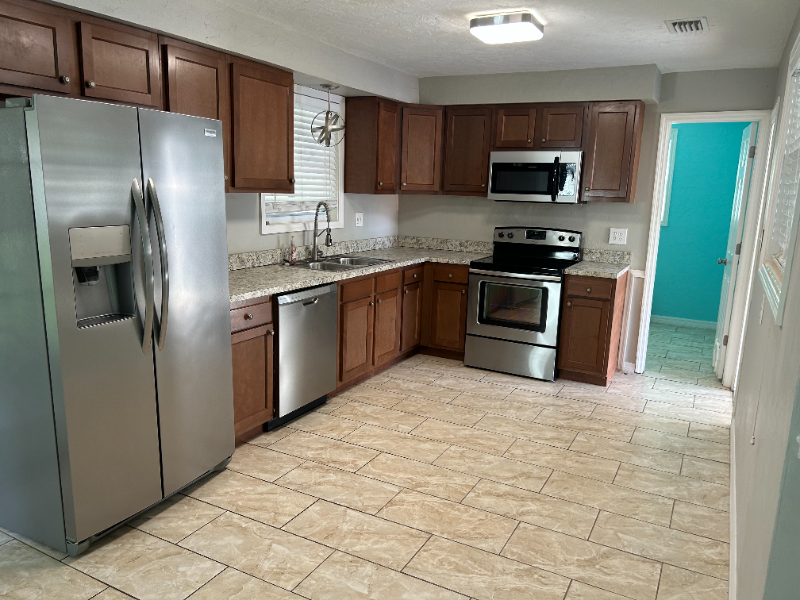 1431 Se 42nd Pl - Photo 2 of 15