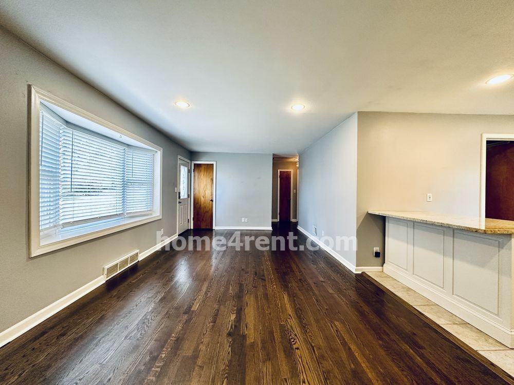 8830 Hemlock Dr - Photo 3 of 40